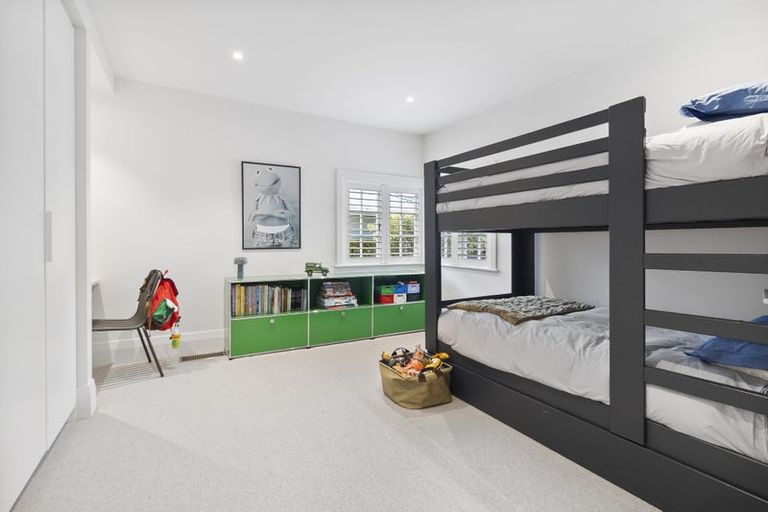 Photo of property in 22 Seacombe Road, Point Chevalier, Auckland, 1022