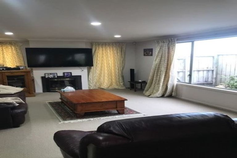 Photo of property in 19 Cambrian Crescent, Flat Bush, Auckland, 2016