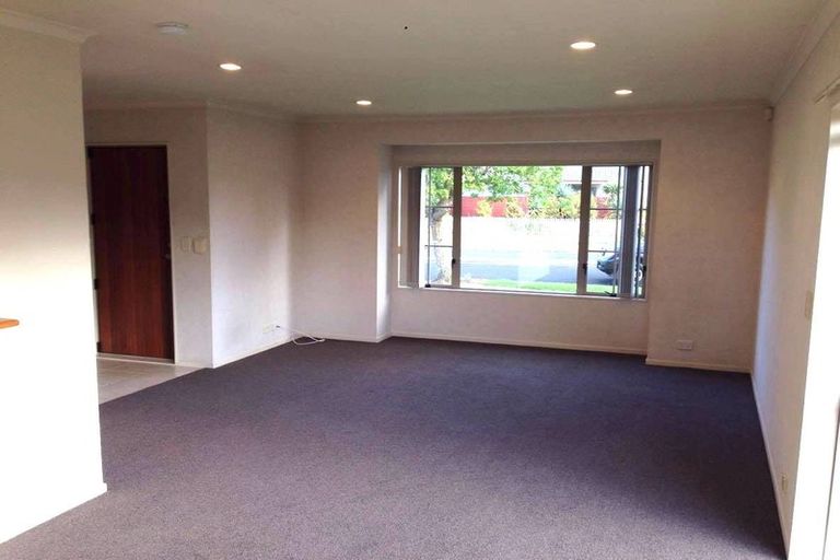 Photo of property in 98 Riverton Drive, Randwick Park, Auckland, 2105