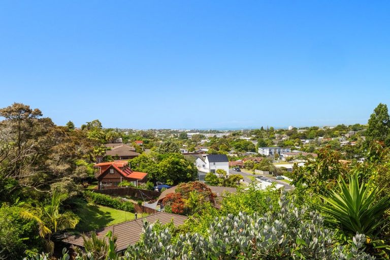 Photo of property in 1/311 Glenfield Road, Glenfield, Auckland, 0629