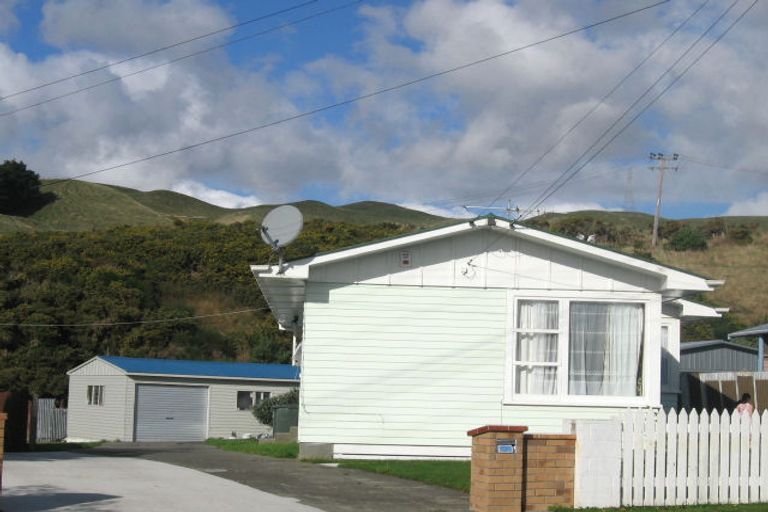 Photo of property in 98 Driver Crescent, Cannons Creek, Porirua, 5024