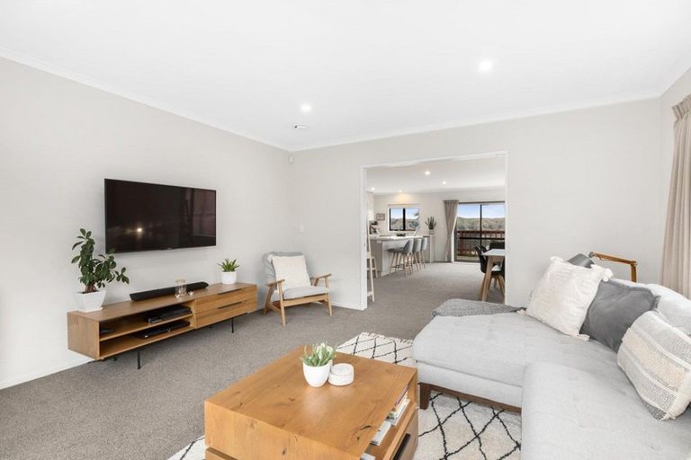 Photo of property in 22 Havana Rise, Grenada Village, Wellington, 6037