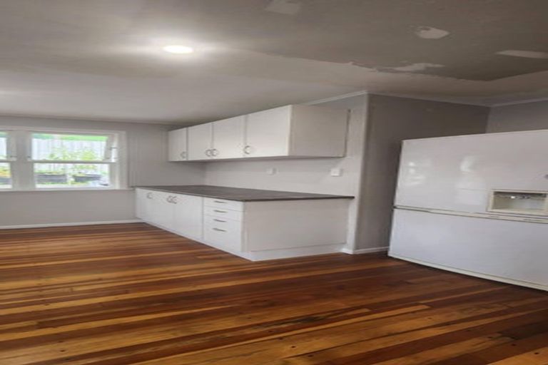 Photo of property in 11 Shackleton Grove, Stokes Valley, Lower Hutt, 5019