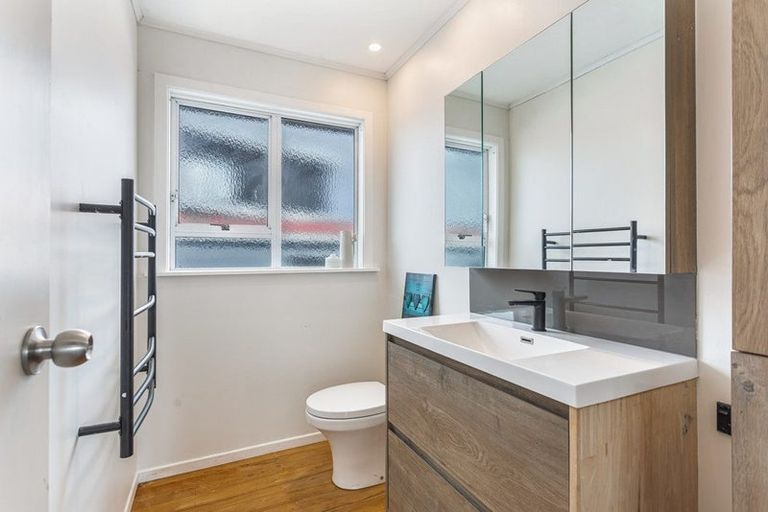 Photo of property in 24b Edward Avenue, Orewa, 0931