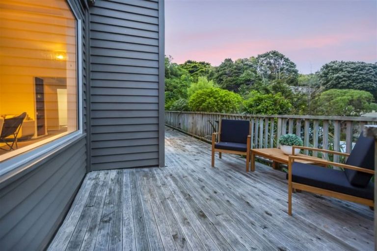 Photo of property in 14 Grays Road, Plimmerton, Porirua, 5026