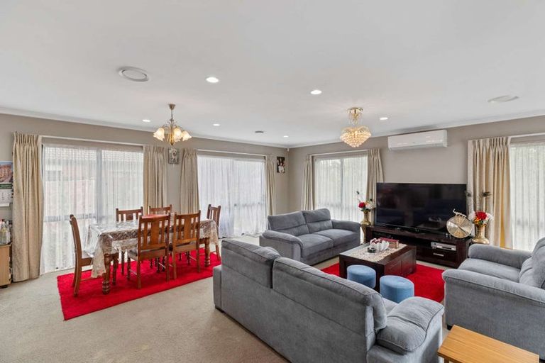 Photo of property in 1 Carrick Glen Avenue, Flat Bush, Auckland, 2019