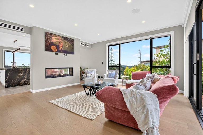 Photo of property in 1 Taku Close, Long Bay, Auckland, 0630