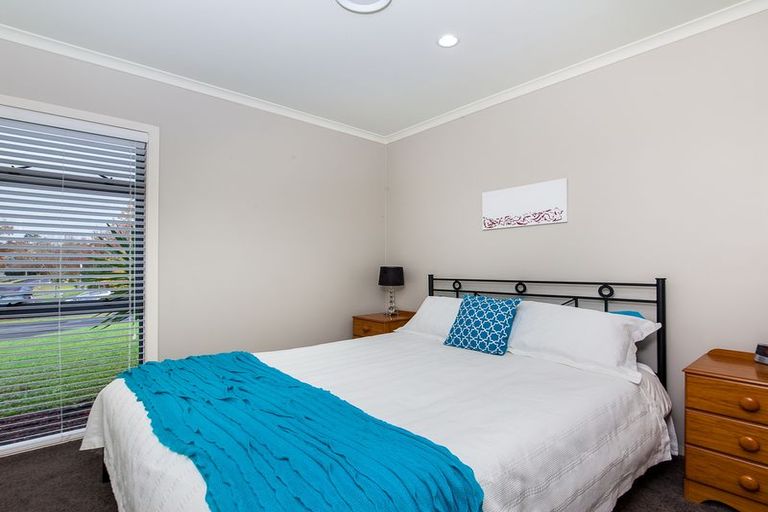 Photo of property in 17 Cinnabar Place, Westgate, Auckland, 0614