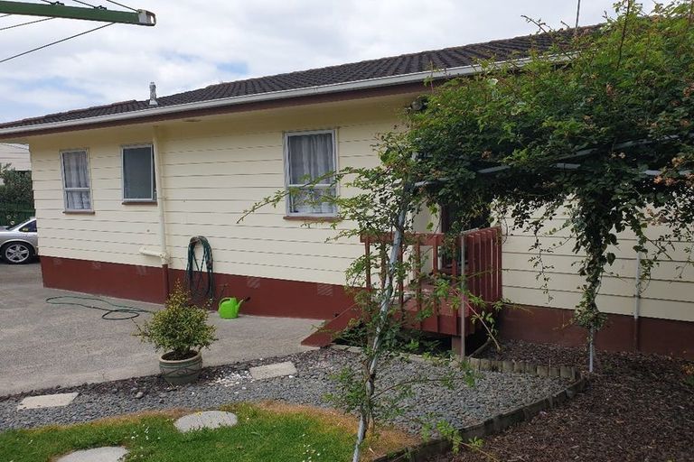 Photo of property in 5 Edgware Road, West Harbour, Auckland, 0618
