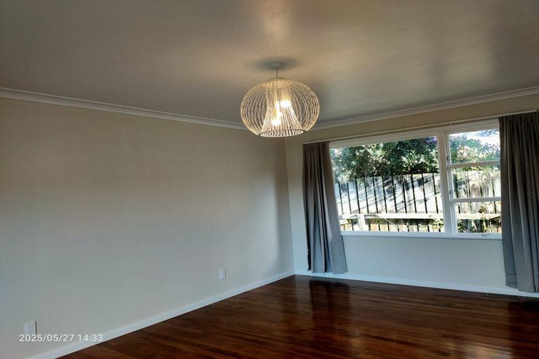 Photo of property in 5 Larsen Crescent, Tawa, Wellington, 5028