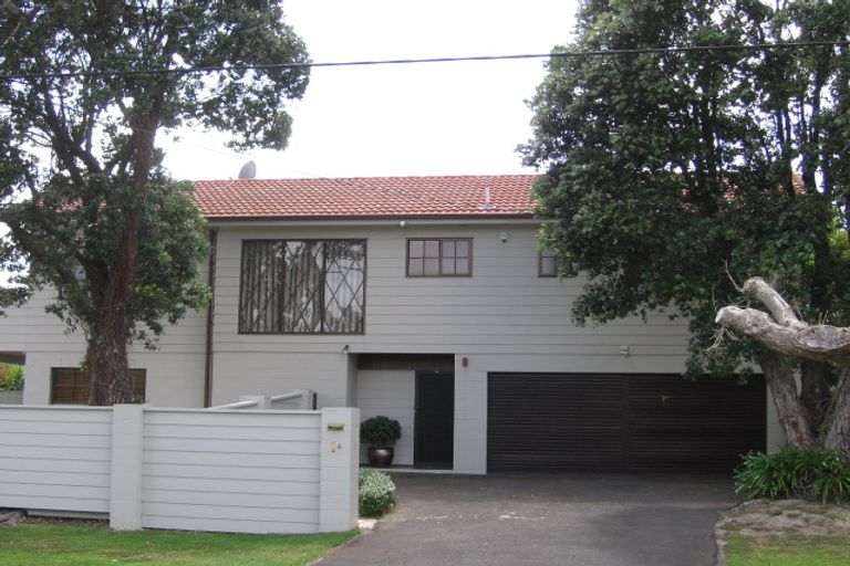 Photo of property in 2/1 Braemar Road, Castor Bay, Auckland, 0620