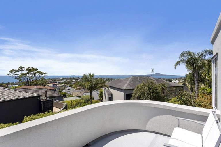 Photo of property in 1/80 Knights Road, Rothesay Bay, Auckland, 0630