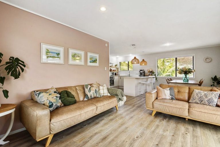 Photo of property in 21 Stott Avenue, Birkdale, Auckland, 0626