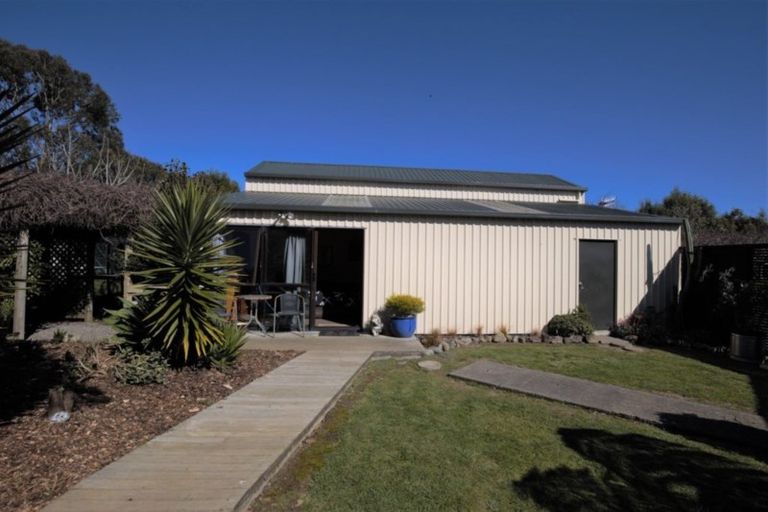Photo of property in 155 Muhunoa East Road, Ohau, Levin, 5570
