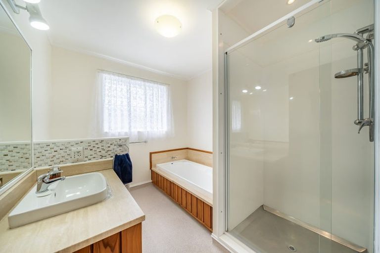 Photo of property in 11 Observatory Close, Whitby, Porirua, 5024
