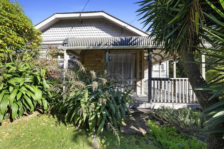 Photo of property in 44 Carrington Street, Lower Vogeltown, New Plymouth, 4310