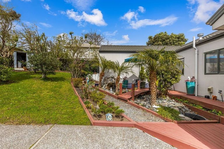 Photo of property in 52 Hewlett Road, Massey, Auckland, 0614