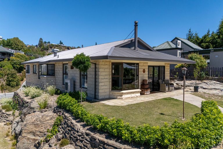 Photo of property in 2 Hart Place, Bridge Hill, Alexandra, 9320