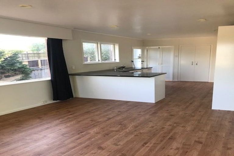 Photo of property in 23 Mirrabooka Avenue, Botany Downs, Auckland, 2010