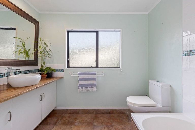 Photo of property in 2/26 Centorian Drive, Windsor Park, Auckland, 0632