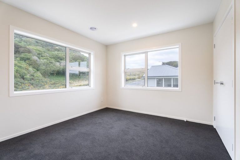 Photo of property in 70 Farnworth Terrace, Glenside, Wellington, 6037