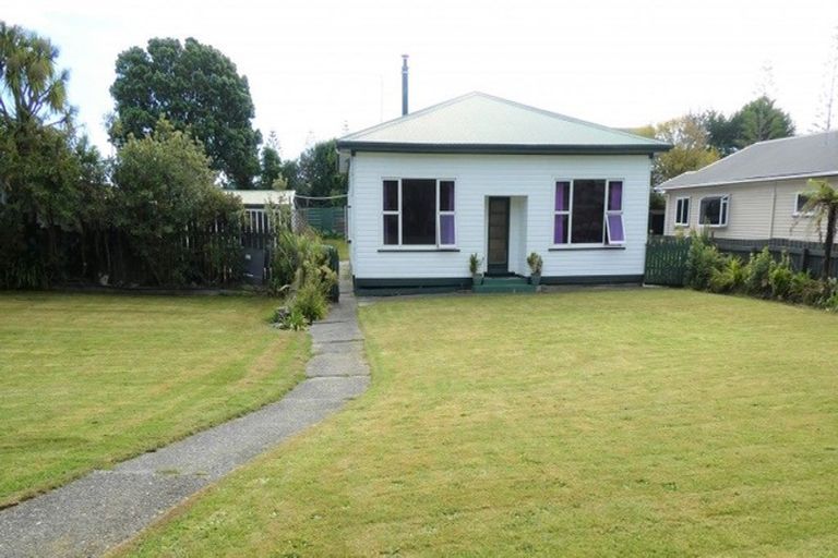Photo of property in 82 Tasman Street, Karoro, Greymouth, 7805