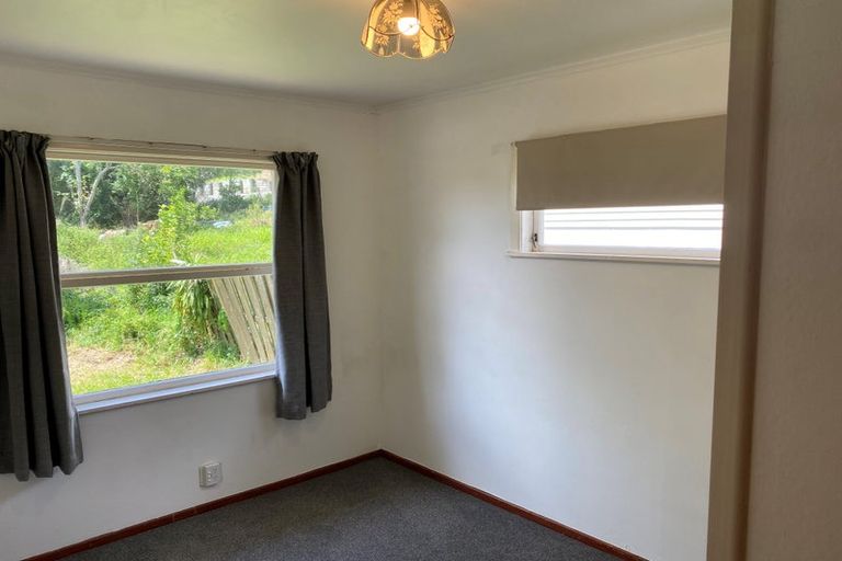 Photo of property in 2/284 Wairau Road, Glenfield, Auckland, 0629