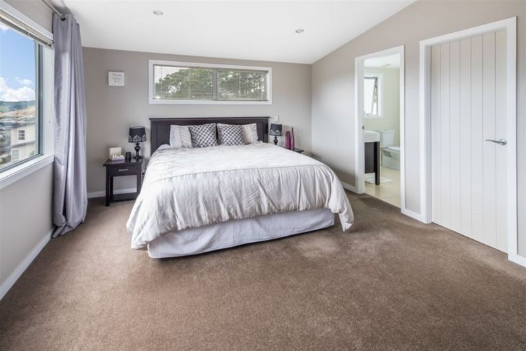 Photo of property in 48a Winsley Terrace, Churton Park, Wellington, 6037