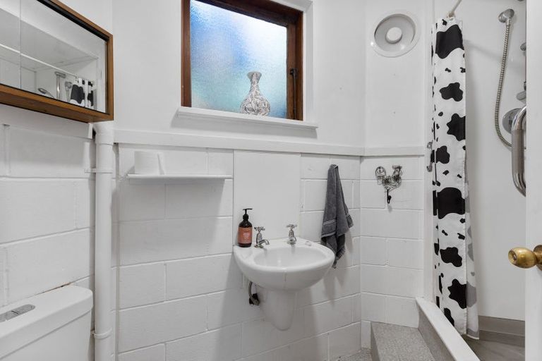 Photo of property in 75 Morley Street, New Plymouth, 4310