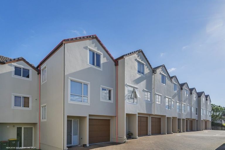 Photo of property in 3/57 Gladstone Road, Northcote, Auckland, 0627