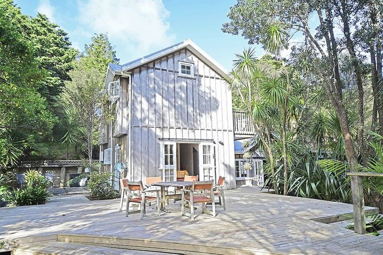 Photo of property in 92 Frost Road, Leigh, Warkworth, 0985