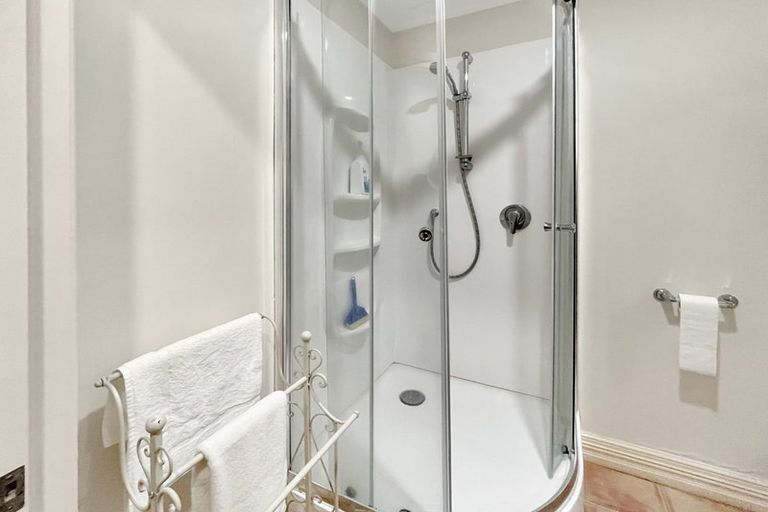 Photo of property in 186 Lake Terrace, Hilltop, Taupo, 3330