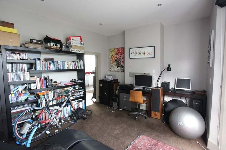 Photo of property in 54 Hawker Street, Mount Victoria, Wellington, 6011