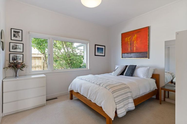 Photo of property in 52 Karepa Street, Brooklyn, Wellington, 6021