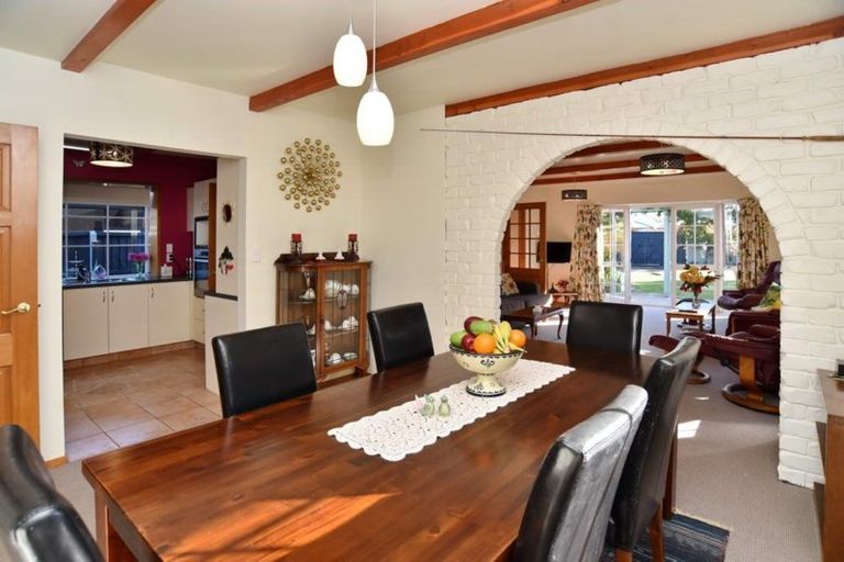 Photo of property in 32 Main North Road, Woodend, 7610