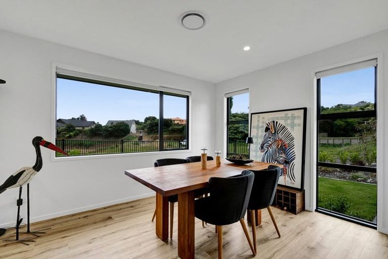 Photo of property in 8 Ponga Place, Highlands Park, New Plymouth, 4312