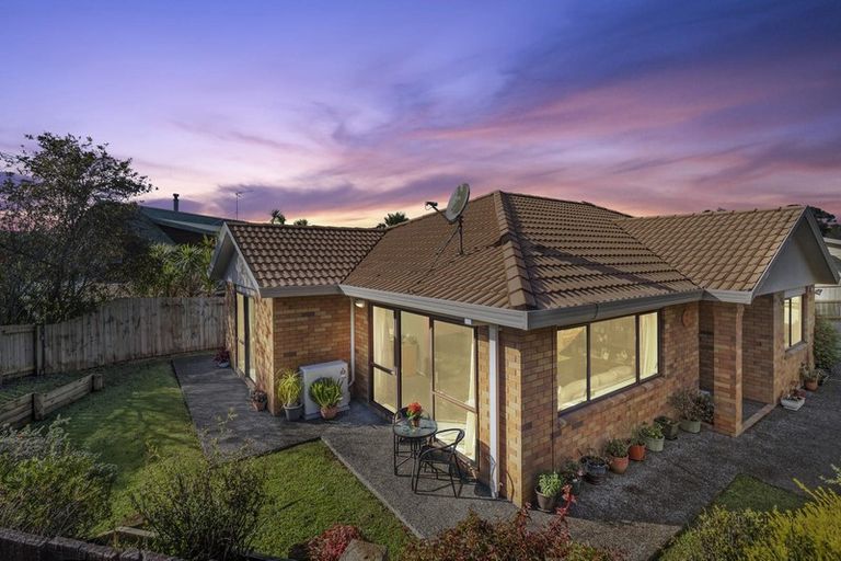 Photo of property in 9 Milan Drive, Glen Eden, Auckland, 0602