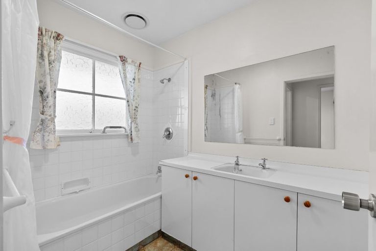 Photo of property in 1/2a Chilcombe Street, Ilam, Christchurch, 8041