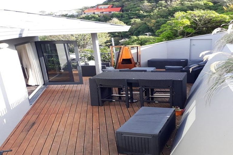 Photo of property in 129 Nicholson Road, Khandallah, Wellington, 6035