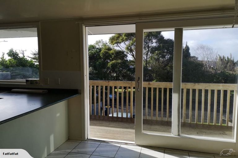 Photo of property in 10 Raleigh Road, Northcote, Auckland, 0627