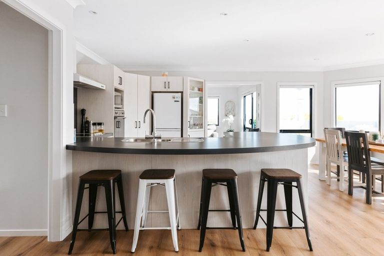 Photo of property in 16 Olive Close, Omokoroa, 3114