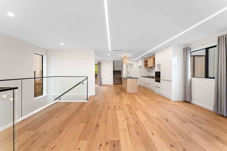 Photo of property in 16 Anehu Place, Greenhithe, Auckland, 0632