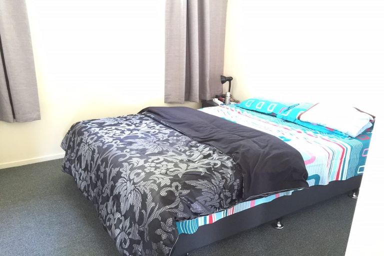 Photo of property in 17 Sylvan Crescent, Te Atatu South, Auckland, 0610