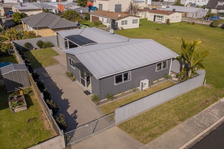 Photo of property in 1 Kenneth Avenue, Whitianga, 3510