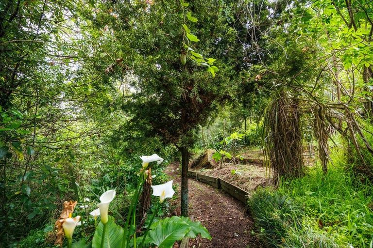 Photo of property in 140 Aokautere Drive, Fitzherbert, Palmerston North, 4410