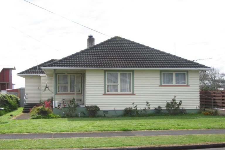 Photo of property in 33 Trafalgar Street, Westown, New Plymouth, 4310