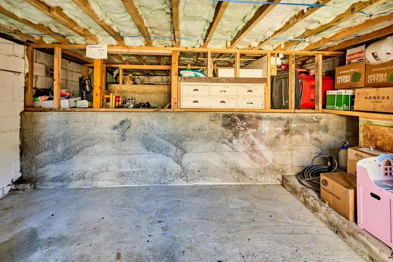 Photo of property in 33 Acacia Avenue, Maungaraki, Lower Hutt, 5010