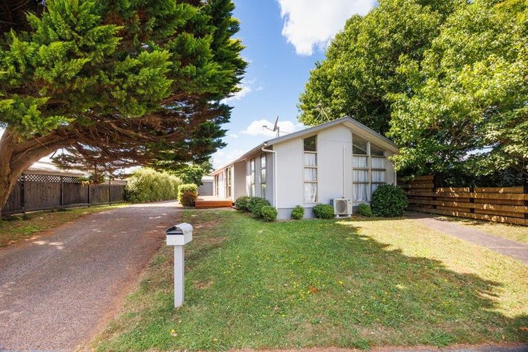 Photo of property in 3 Escort Grove, Awapuni, Palmerston North, 4412