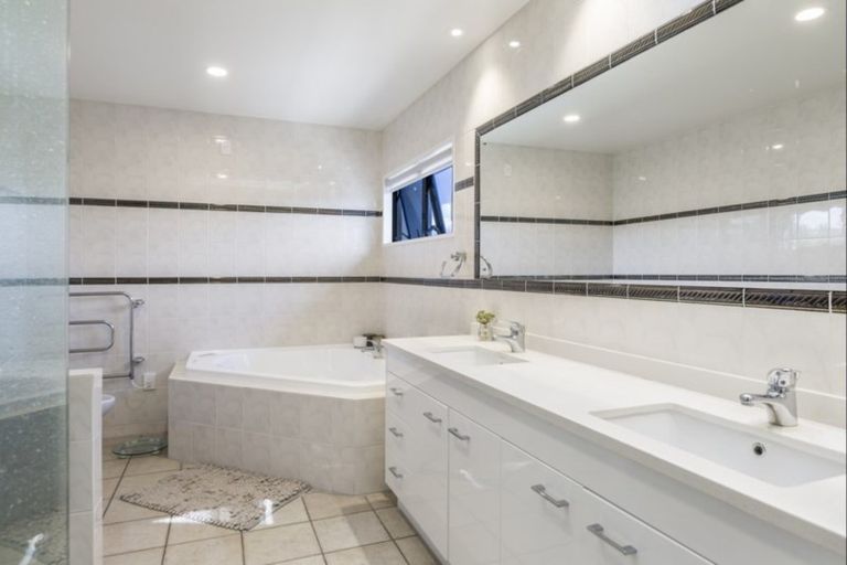 Photo of property in 13 Joydon Place, Stanmore Bay, Whangaparaoa, 0932