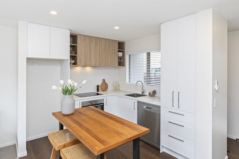 Photo of property in 2/94 Mathesons Road, Phillipstown, Christchurch, 8011